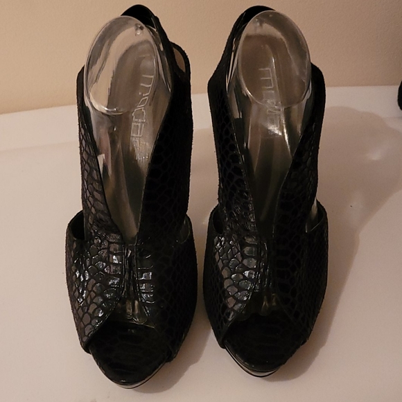 Moda Spana Black snakeskin sling back pumps